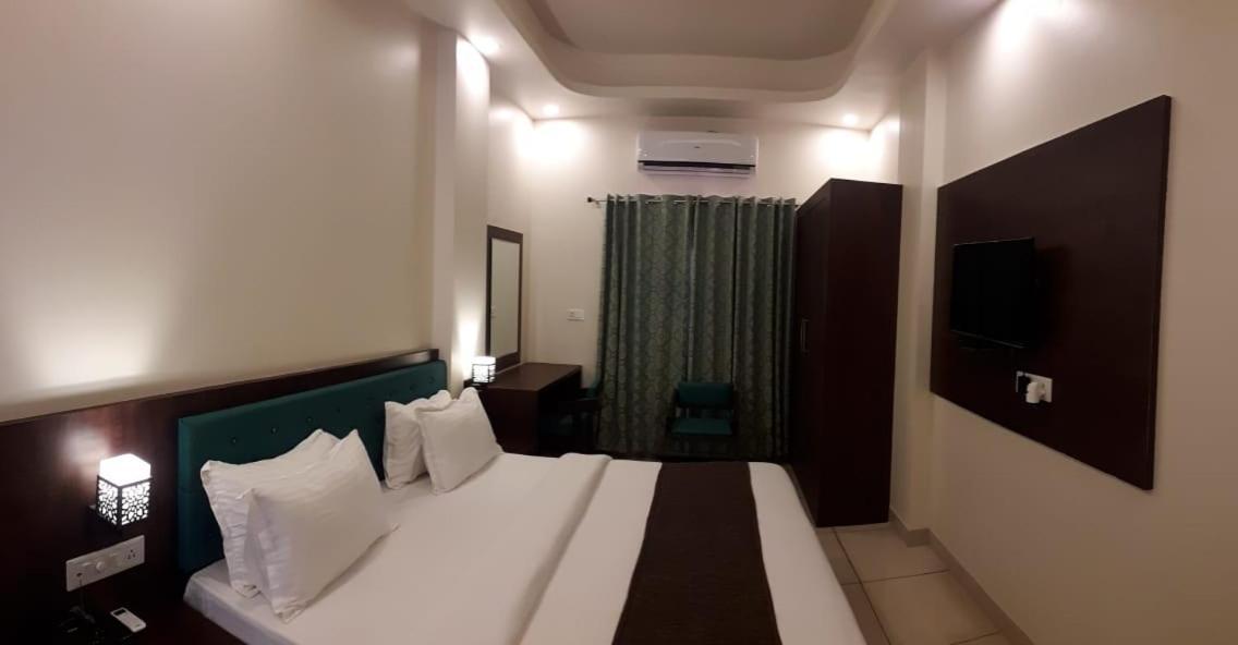 Hotel Paradise Inn Udaipur Exterior photo
