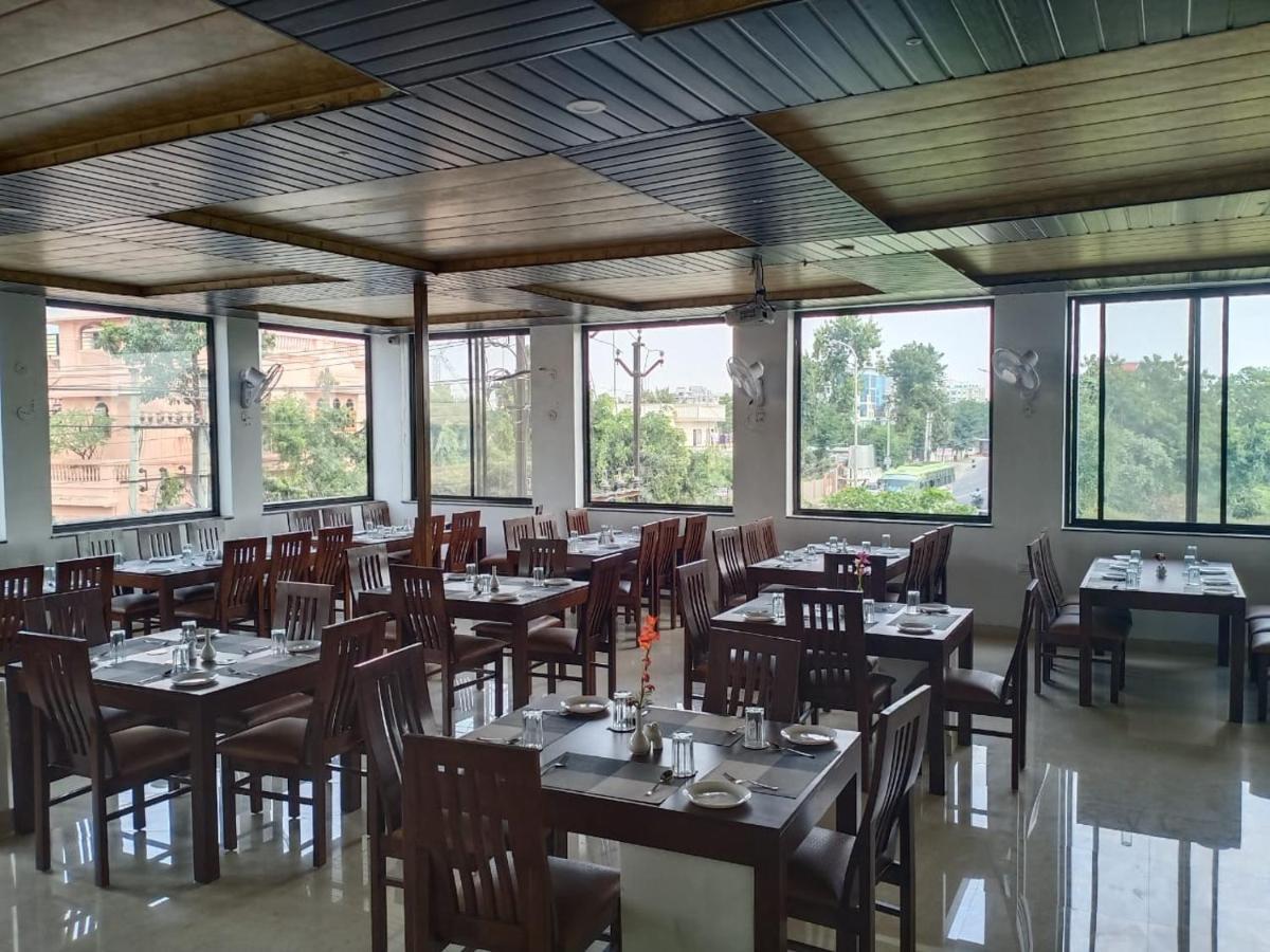 Hotel Paradise Inn Udaipur Exterior photo